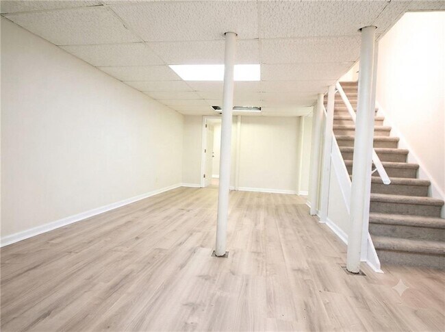 Building Photo - 3470 Clubland Dr