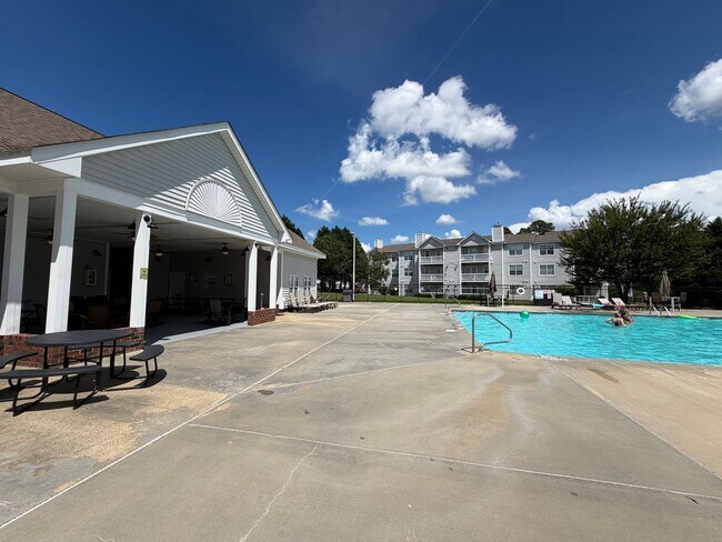 Building Photo - 341 Waterdown Dr