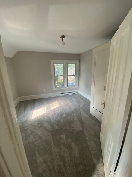 Building Photo - 340 15th Ave NE