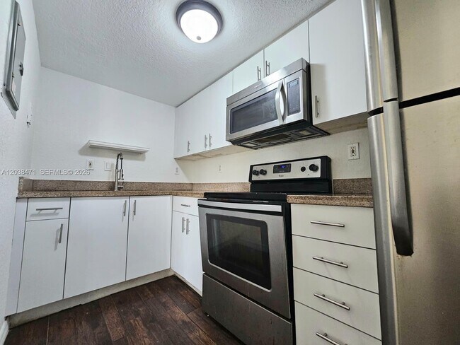 Building Photo - 300 NW 84th Terrace