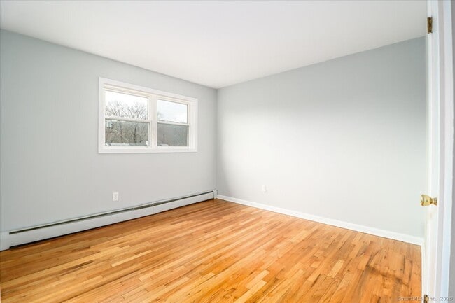 Building Photo - 32 Pleasant St