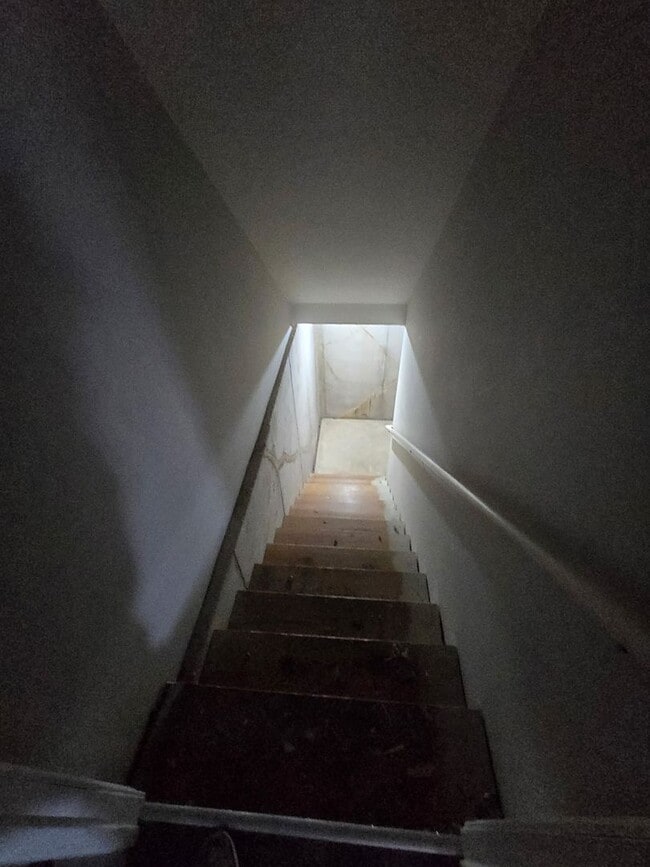 Building Photo - 106-108 Albany Dr.