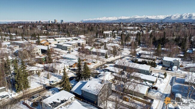 Building Photo - 2606 W 30th Ave