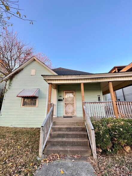 Building Photo - 2018 Clifton Ave