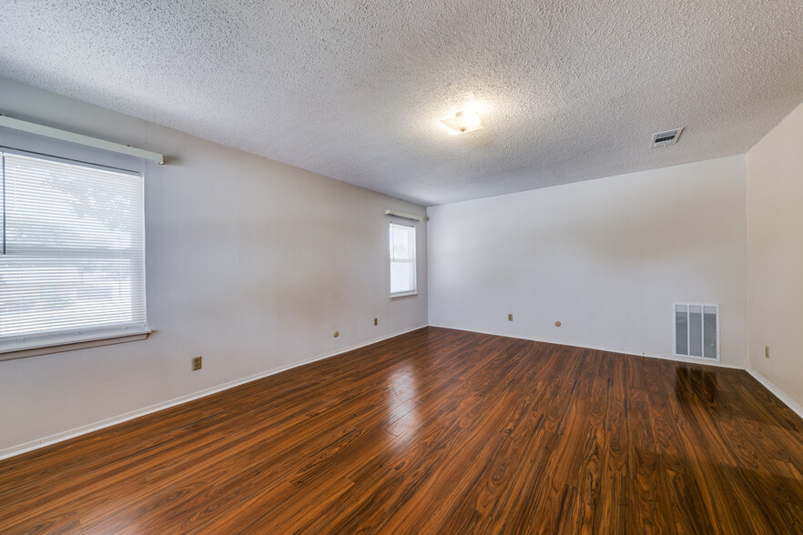 Building Photo - 438 Rorary Dr
