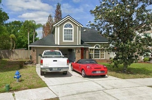 Front of the house, parking for two cars (garage) - 1093 Kelly Creek Cir