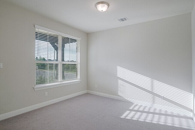 Building Photo - 15915 Durian St