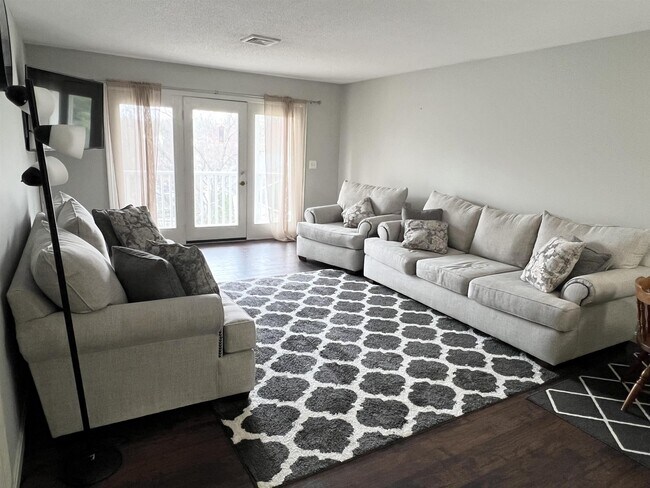 Building Photo - 690 S Porter St