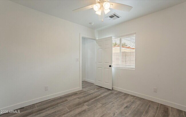 Building Photo - 5039 N 18th Ave