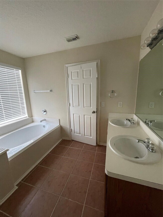 Building Photo - 10506 Sugar Trace Dr