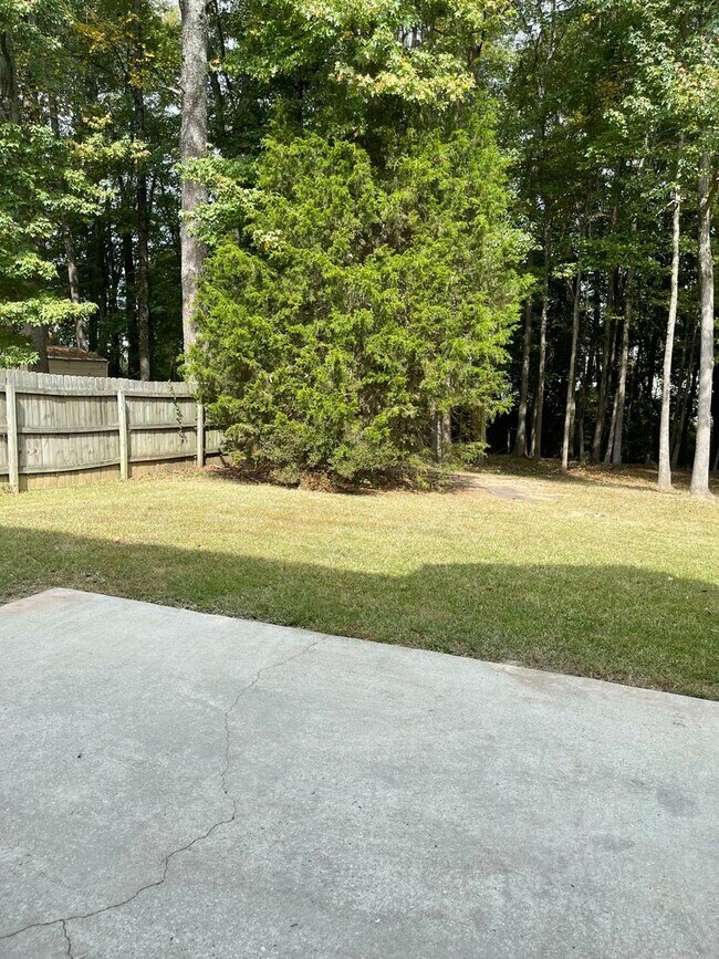 Building Photo - Riverdale Executive Home