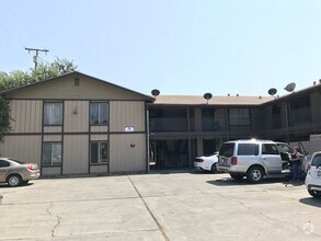 Building Photo - 420 E. Rose St.