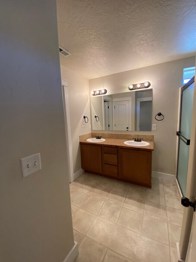 Building Photo - 7700 N Abe Ln