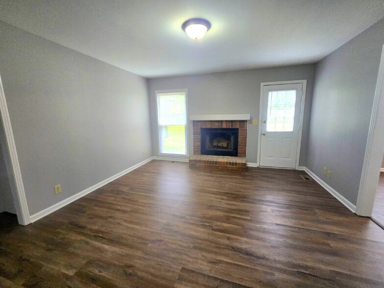 Building Photo - 204 Centennial Dr