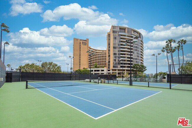 Building Photo - 4265 Marina City Dr