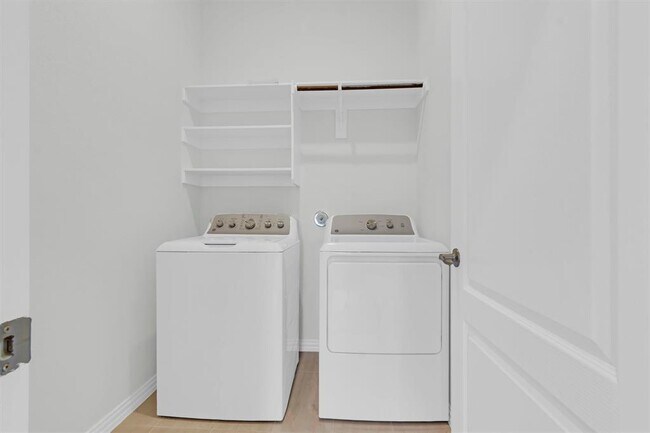 Building Photo - 356 Biscayne Bay Bend