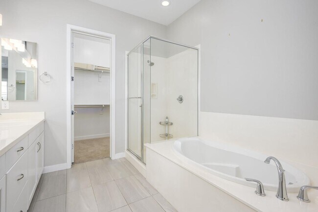 Building Photo - 824 E Monte Wy