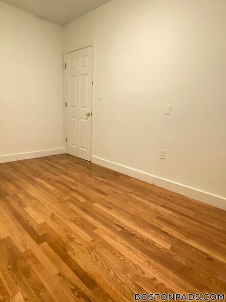 Building Photo - 32 Edgerly Rd