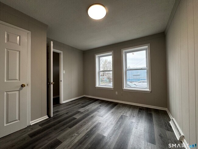 Building Photo - 45-51-51 Cowles St