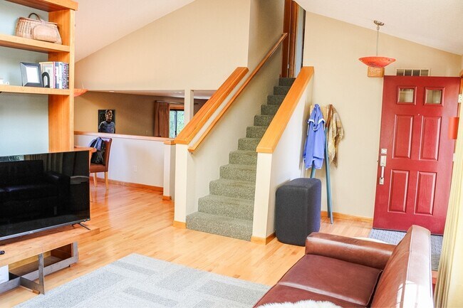 Building Photo - 2905 NE 26th St