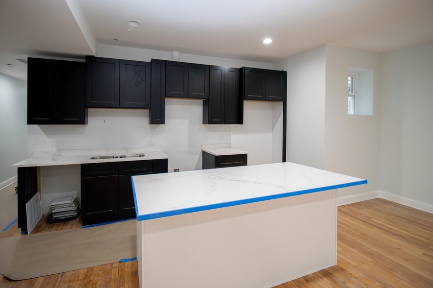 Building Photo - 649 E Groveland Park