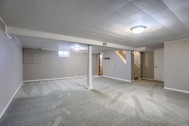 Building Photo - 4 Bedroom Westside Ranch!!