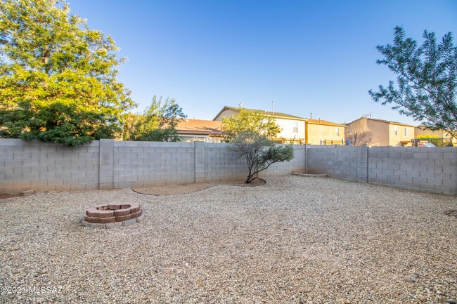 Building Photo - 7043 S Gull Ln