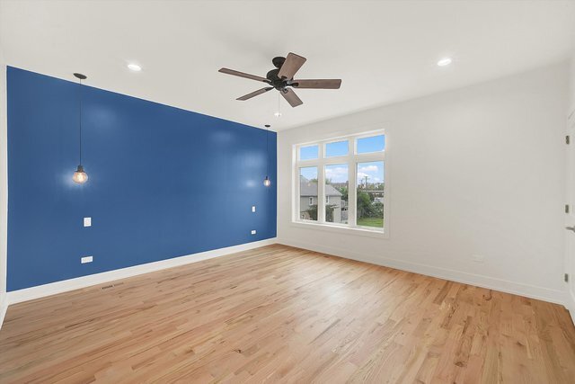 Building Photo - 554 W Cullerton St