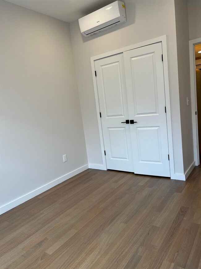 Building Photo - 107 Magazine St