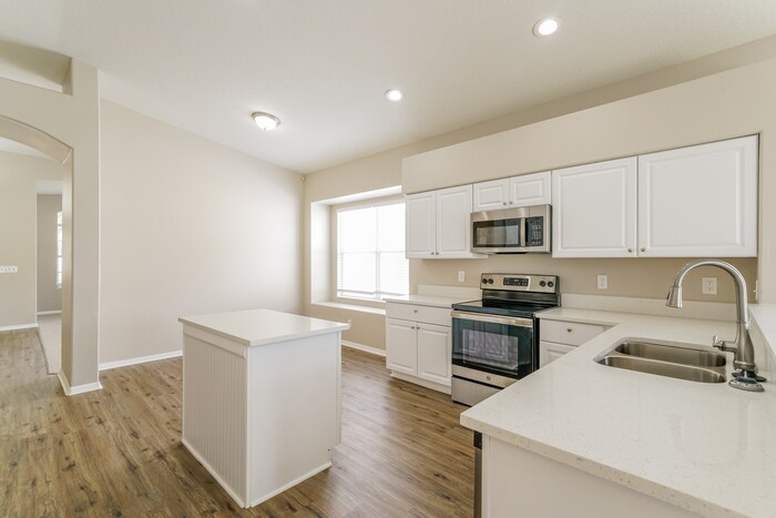 Building Photo - 11011 Silver Dancer Dr