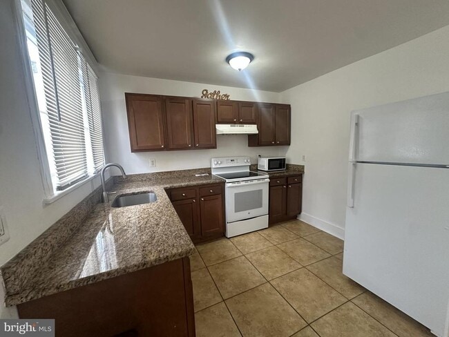 Building Photo - 1613 Edgmont Ave