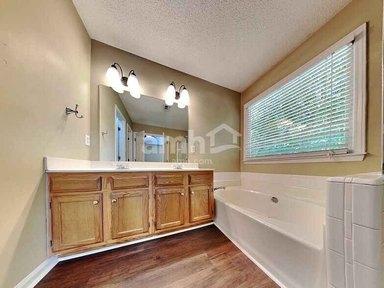Building Photo - 3441 Singleleaf Ln