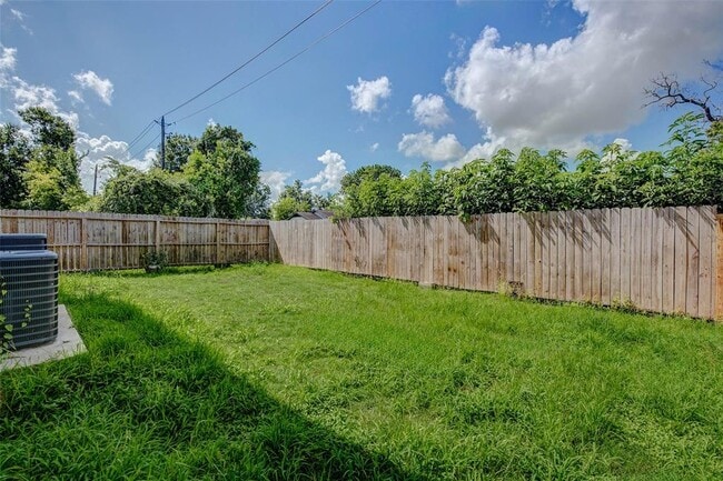 Building Photo - 4014 Dreyfus St