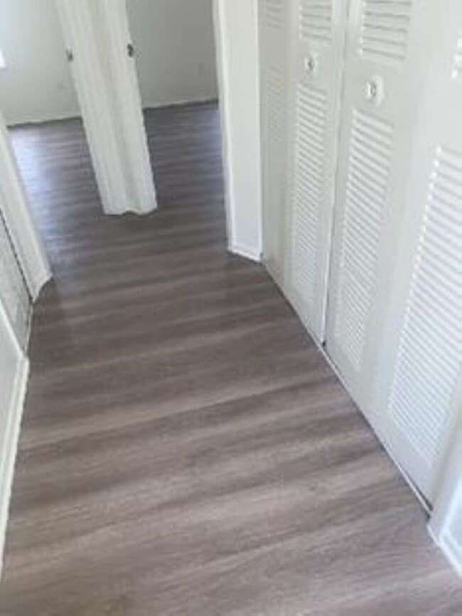 Building Photo - Townhome in Chelsea Square