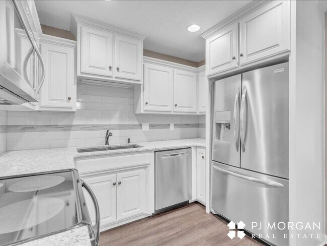 Building Photo - 3 bedroom 2 bath house in a great location!