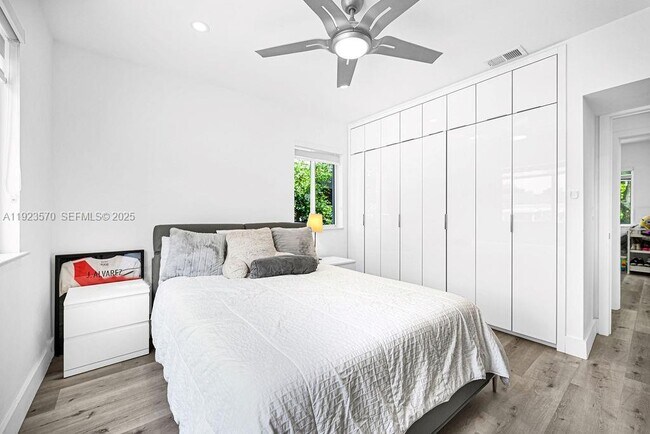 Building Photo - 876 NE 81st St