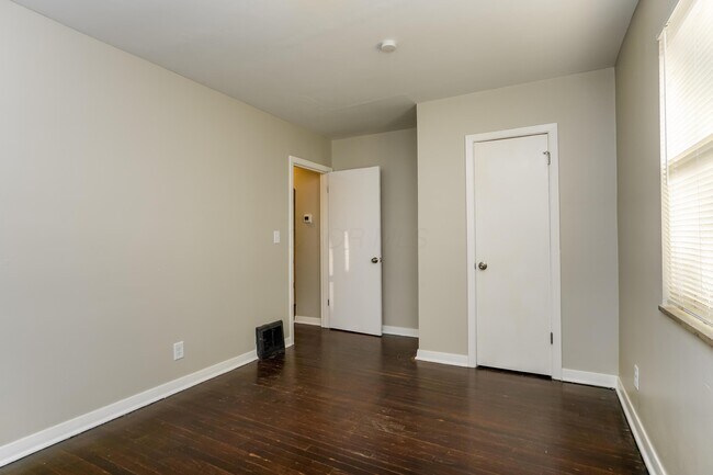 Building Photo - 1646 Oakwood Ave