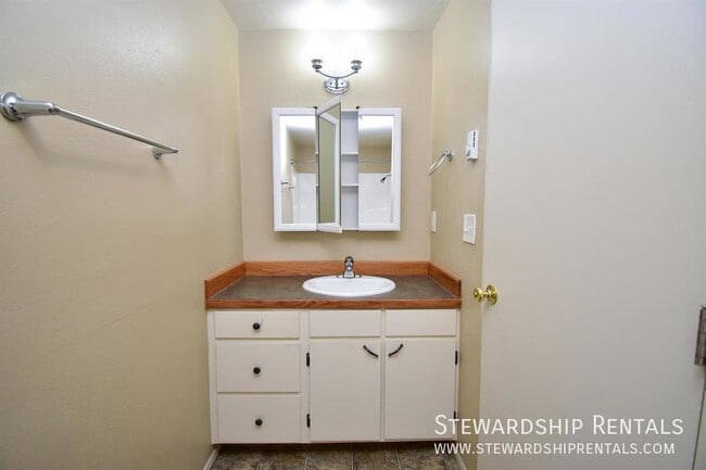 Building Photo - 336 S 51st Pl