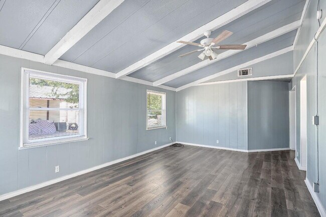 Building Photo - Welcome to your next home!