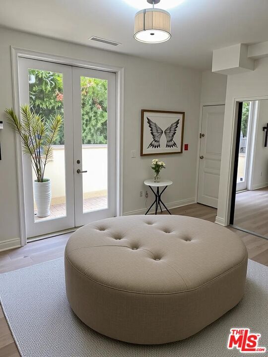 Building Photo - 129 S Elm Dr