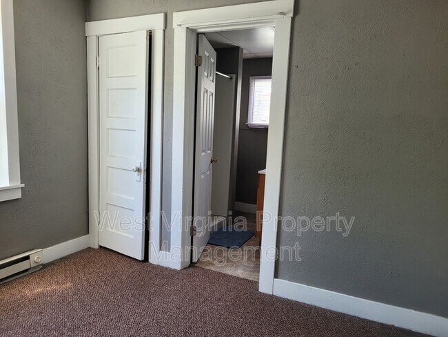 Building Photo - 114 Barber Ln