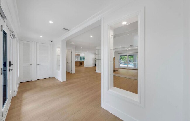 Building Photo - 5120 Carillo St