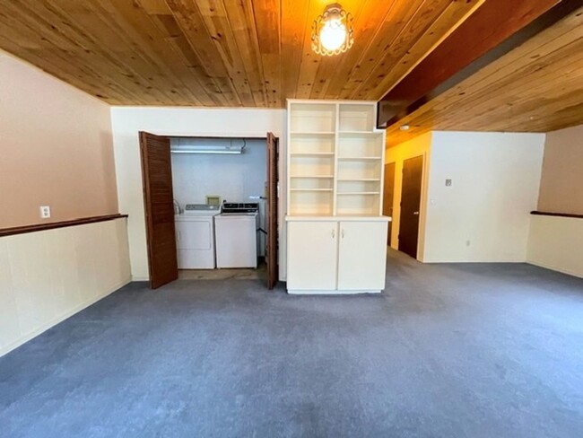Building Photo - East Anchorage Four Bedroom Home with Bonu...