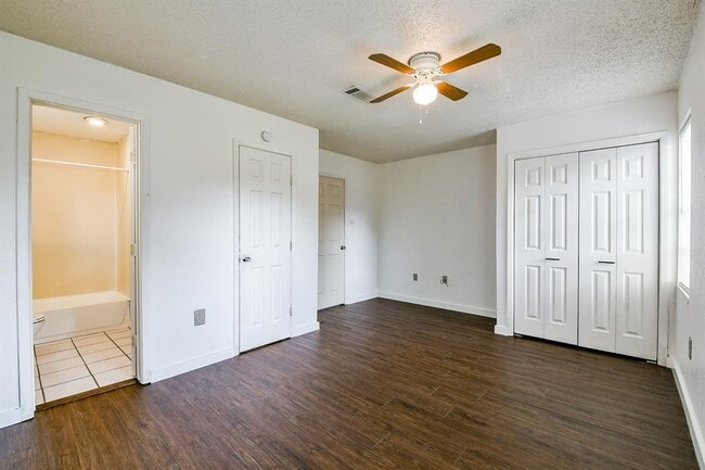 Building Photo - 24204 Linda Ln