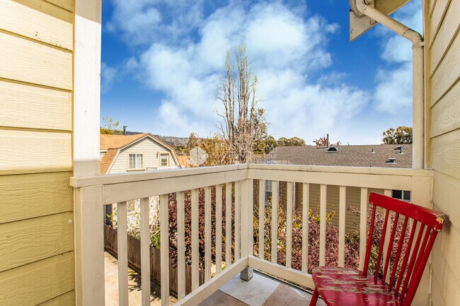 Building Photo - 3243 Davis St