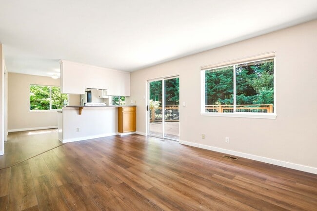 Building Photo - Beautiful Renovated Four Bedroom House for Rent in Renton Washington