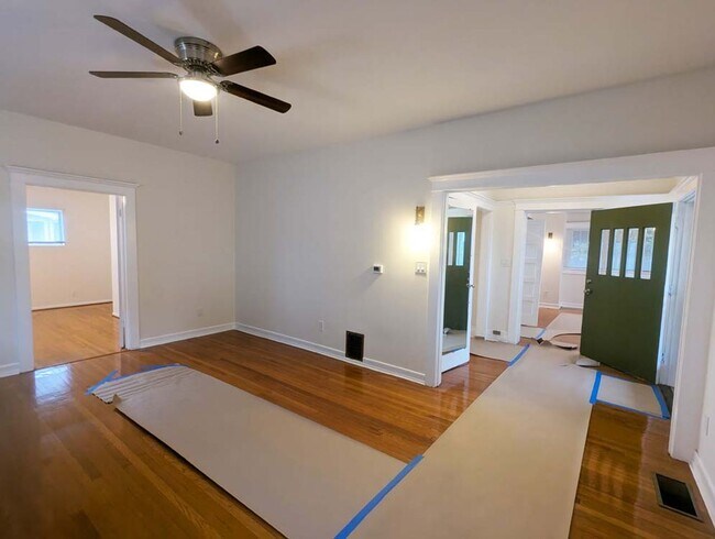 Building Photo - 1421 Kellam Ave