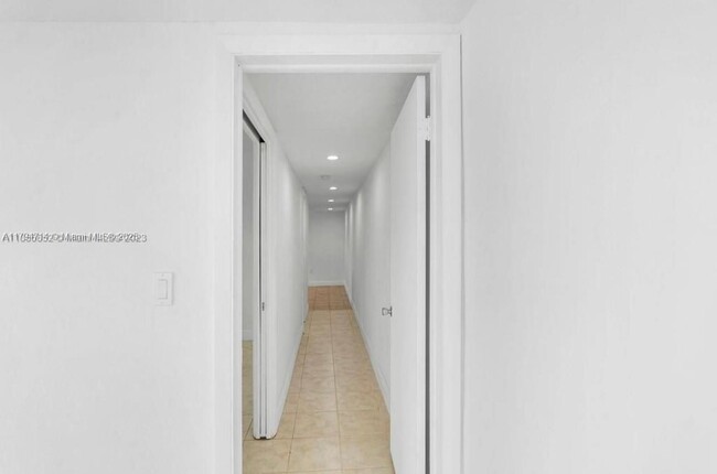 Building Photo - 1810 SW 70th Ave