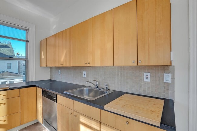 Building Photo - 25 Reservoir Ave