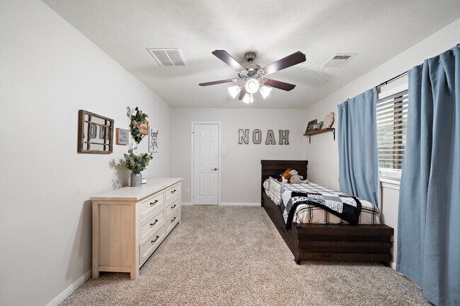 Building Photo - 3304 Patagonia St